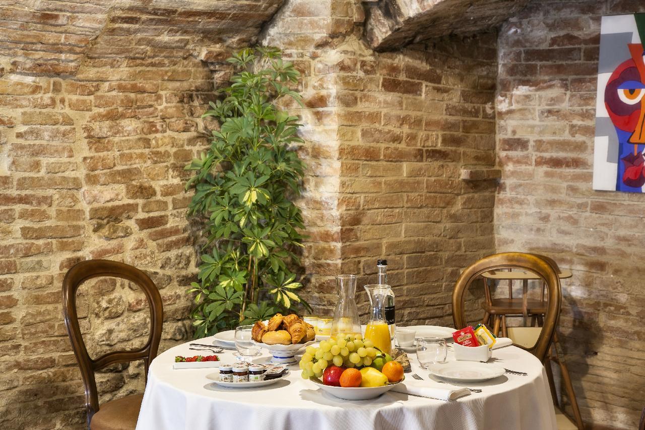 Il Palazzo Del Cardinale Bed & Breakfast Montalcino Exterior photo